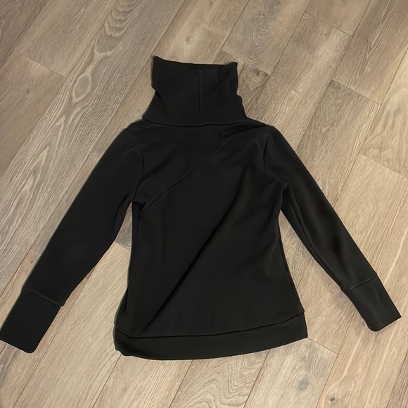 Black long sleeve turtleneck - Picture 2 of 8